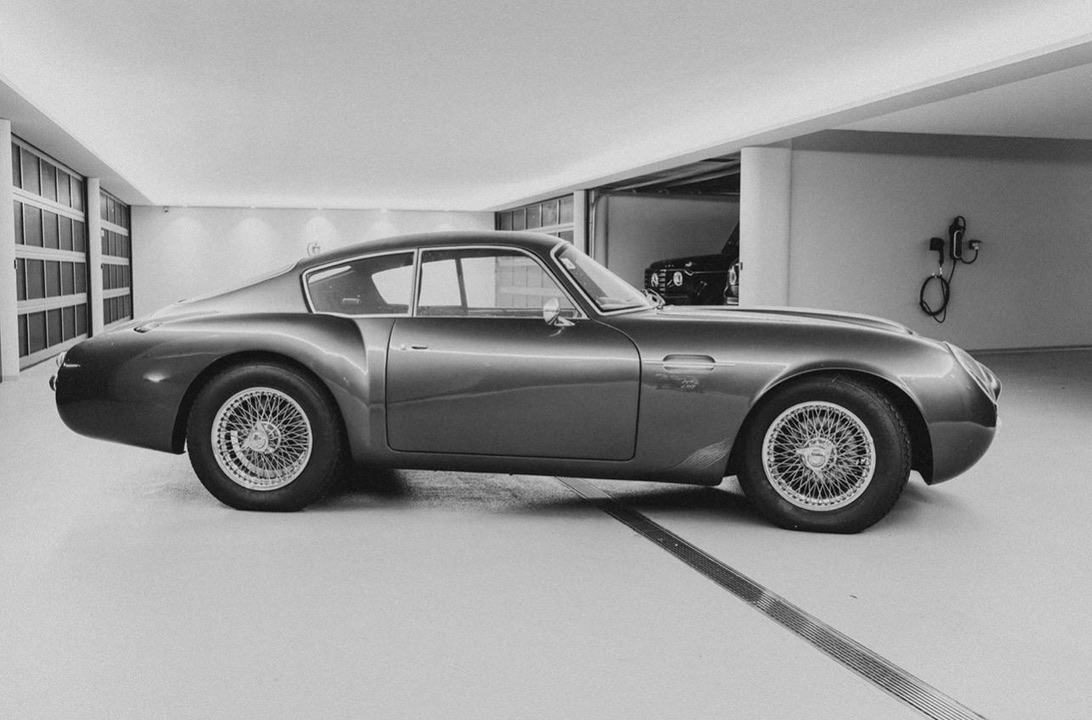 DB4 GT Zagato – Seitenprofil monochrom