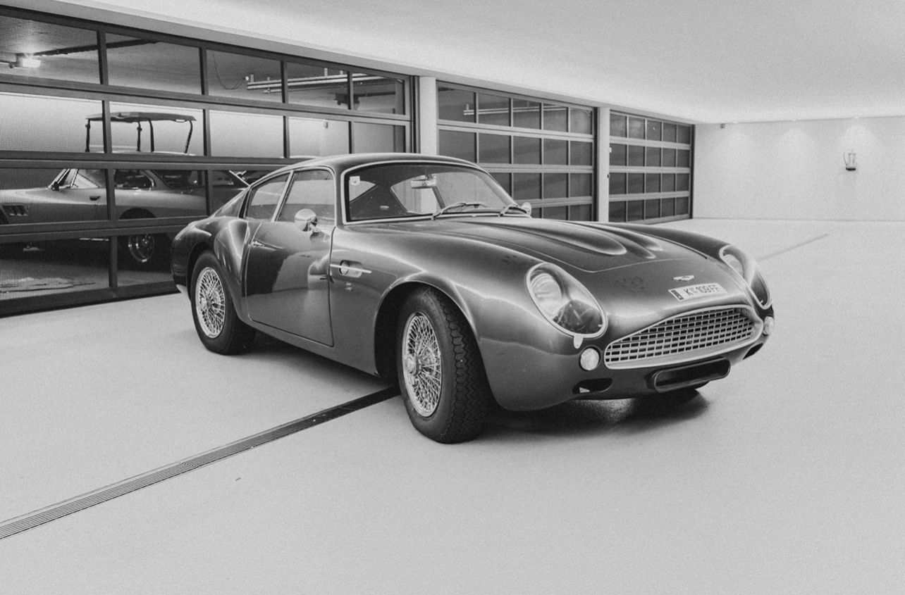 DB4 GT Zagato neben einer Aston Martin Limousine