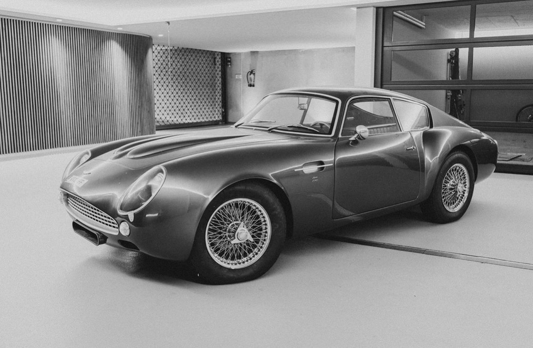 DB4 GT Zagato – Frontansicht im Showroom
