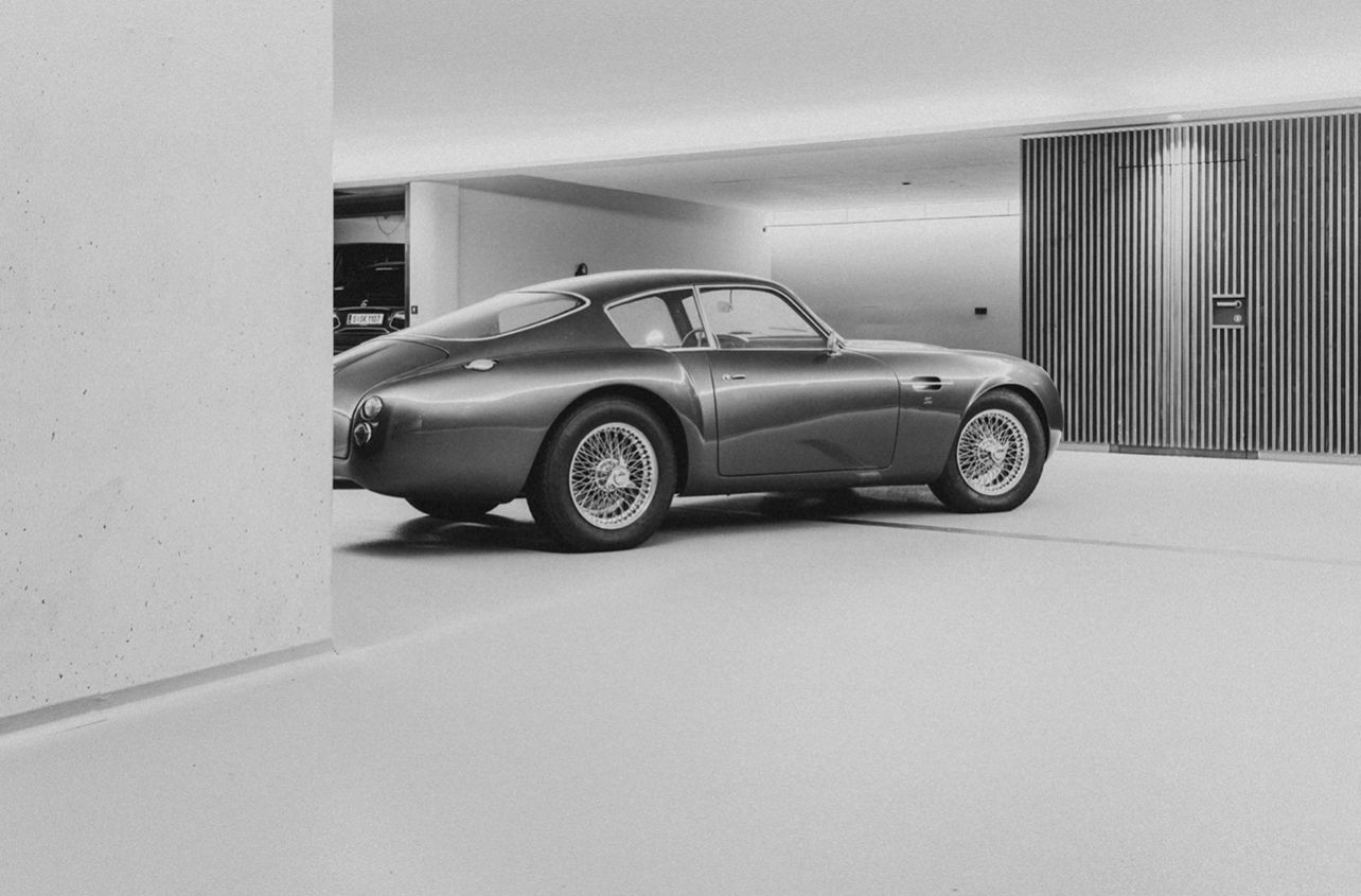 DB4 GT Zagato – Heckansicht in Schwarzweiß